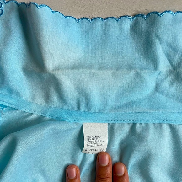 Vintage Blue Button down with Embroidered Flower details - Picture 4 of 4